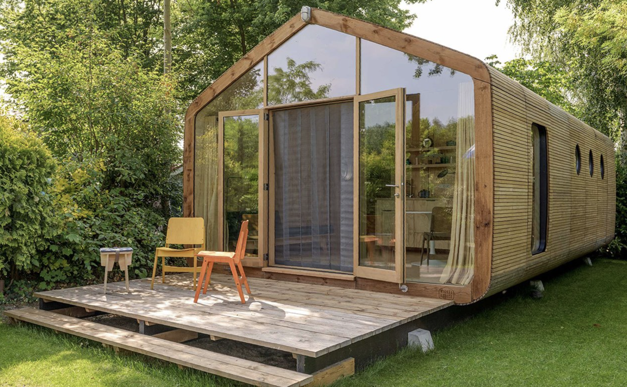Una casa prefabricada y hecha con cartón reciclado.