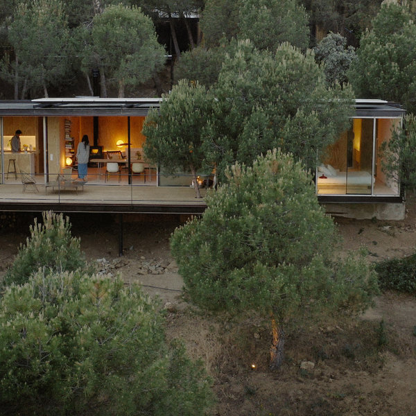 Una casa prefabricada rodeada de naturaleza (cerca de Madrid): con firma de autor y atemporal