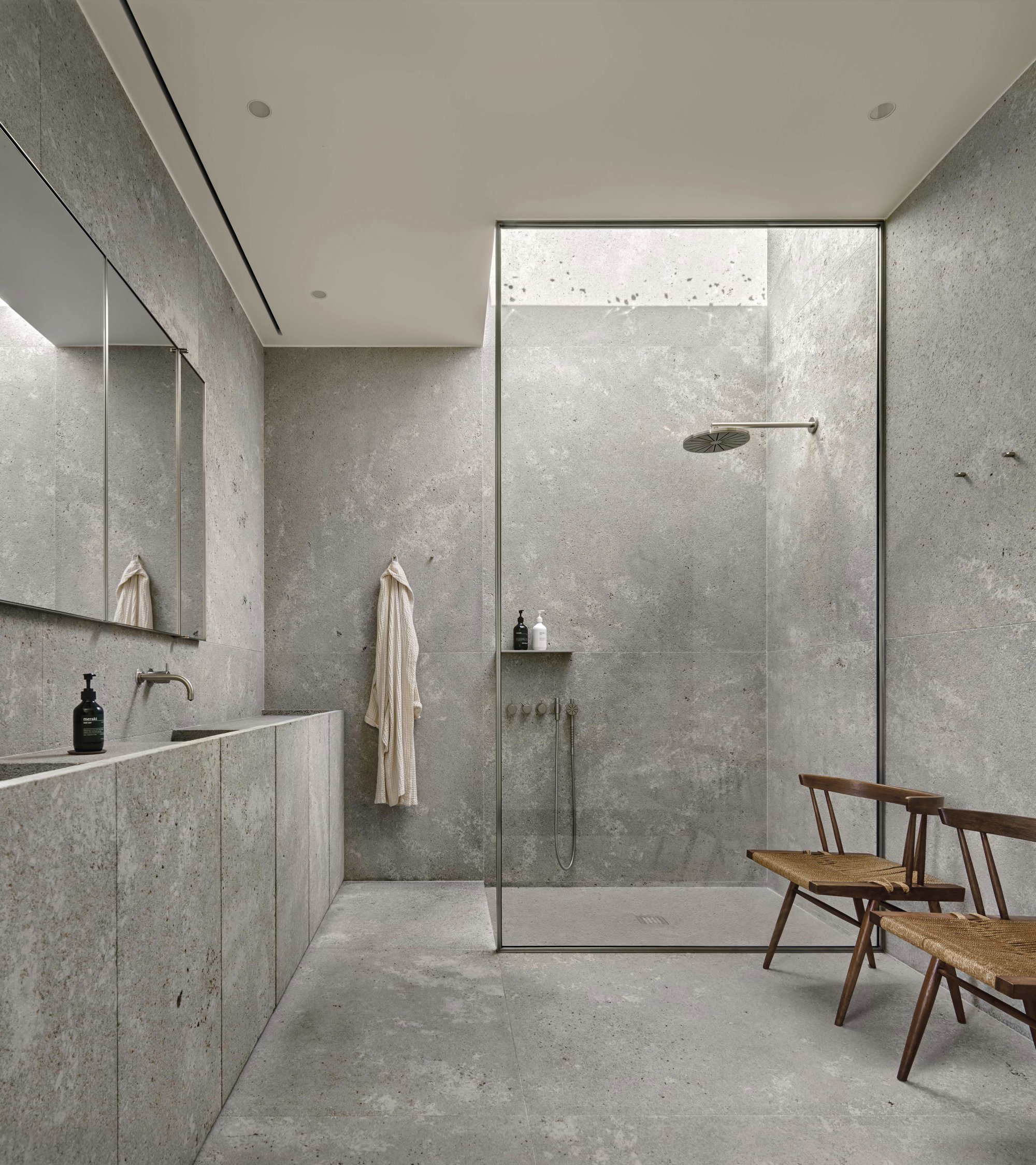 Baño de piedra natural