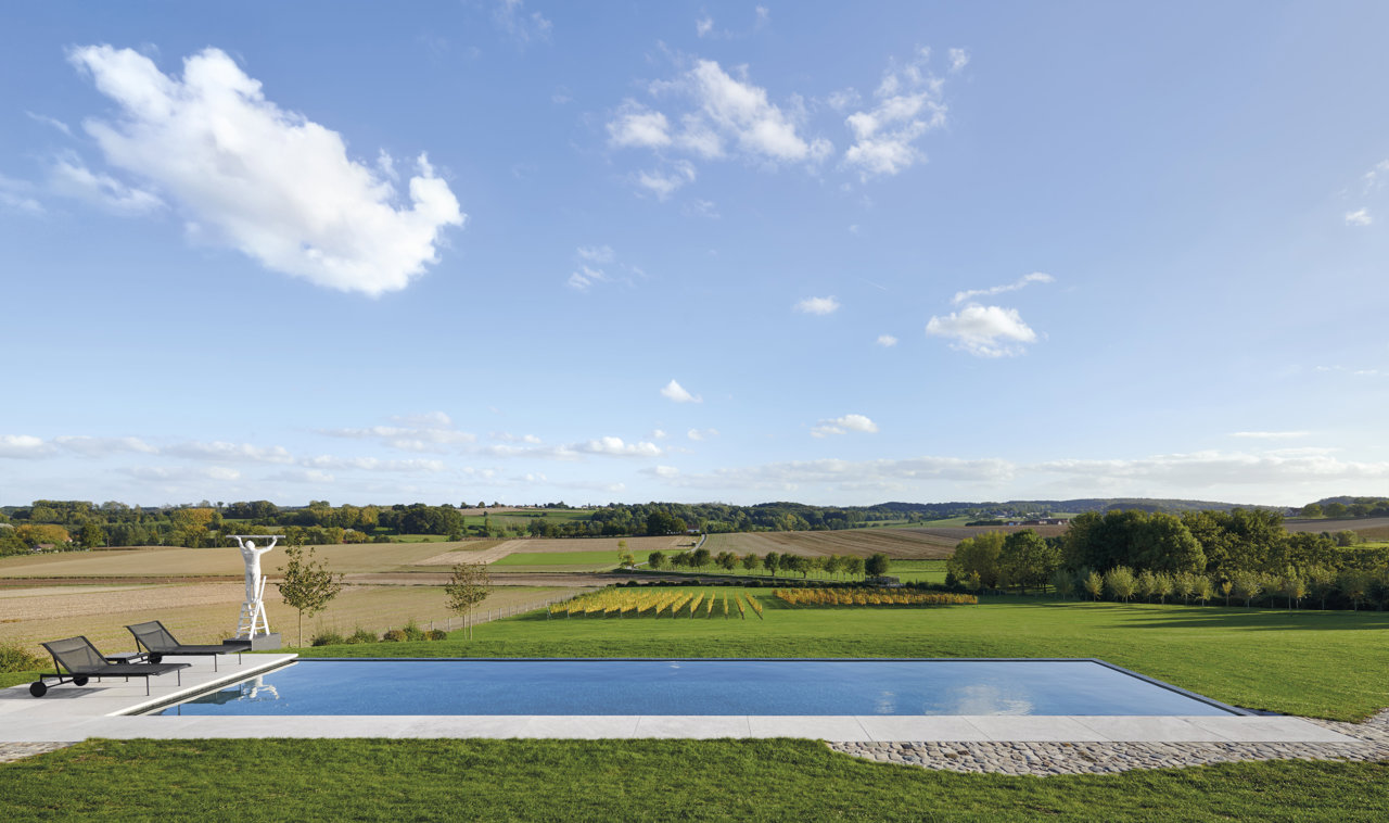 Vista de los campos de cultivo de la zona desde la piscina