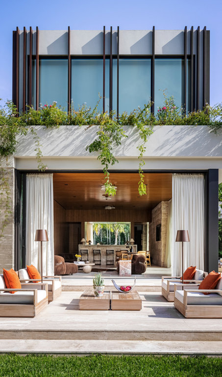 Brutalismo, diseño brasileño y líneas rectas conviven en esta casa de Miami