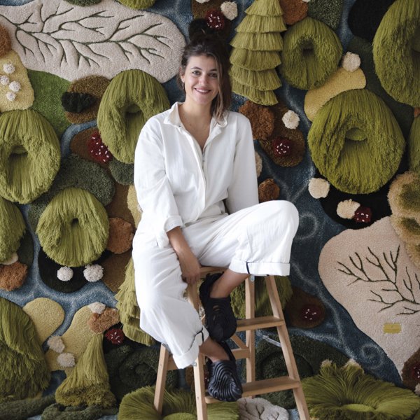 Los tapices de esta artista portuguesa están hechos con descartes de la industria textil