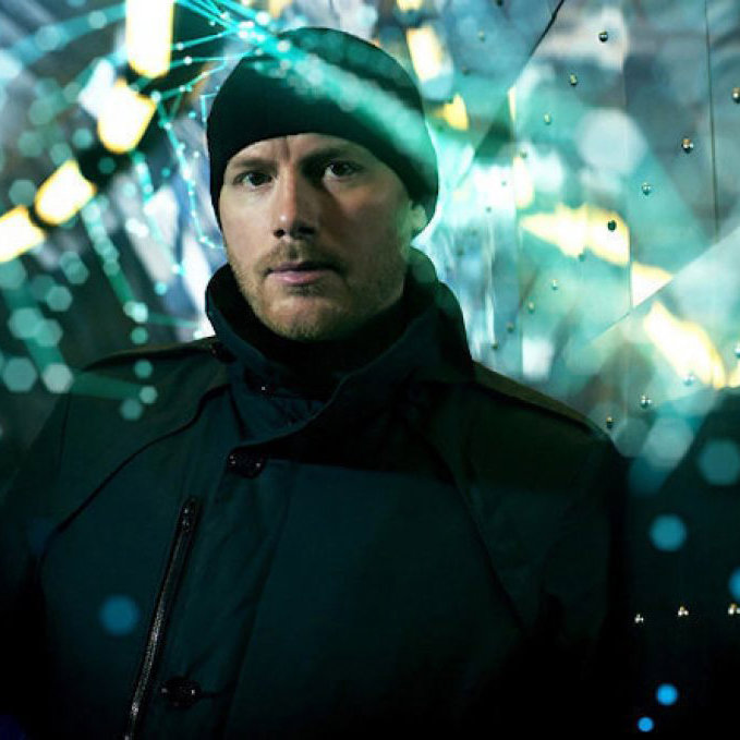 Eric Prydz, bailando entre hologramas