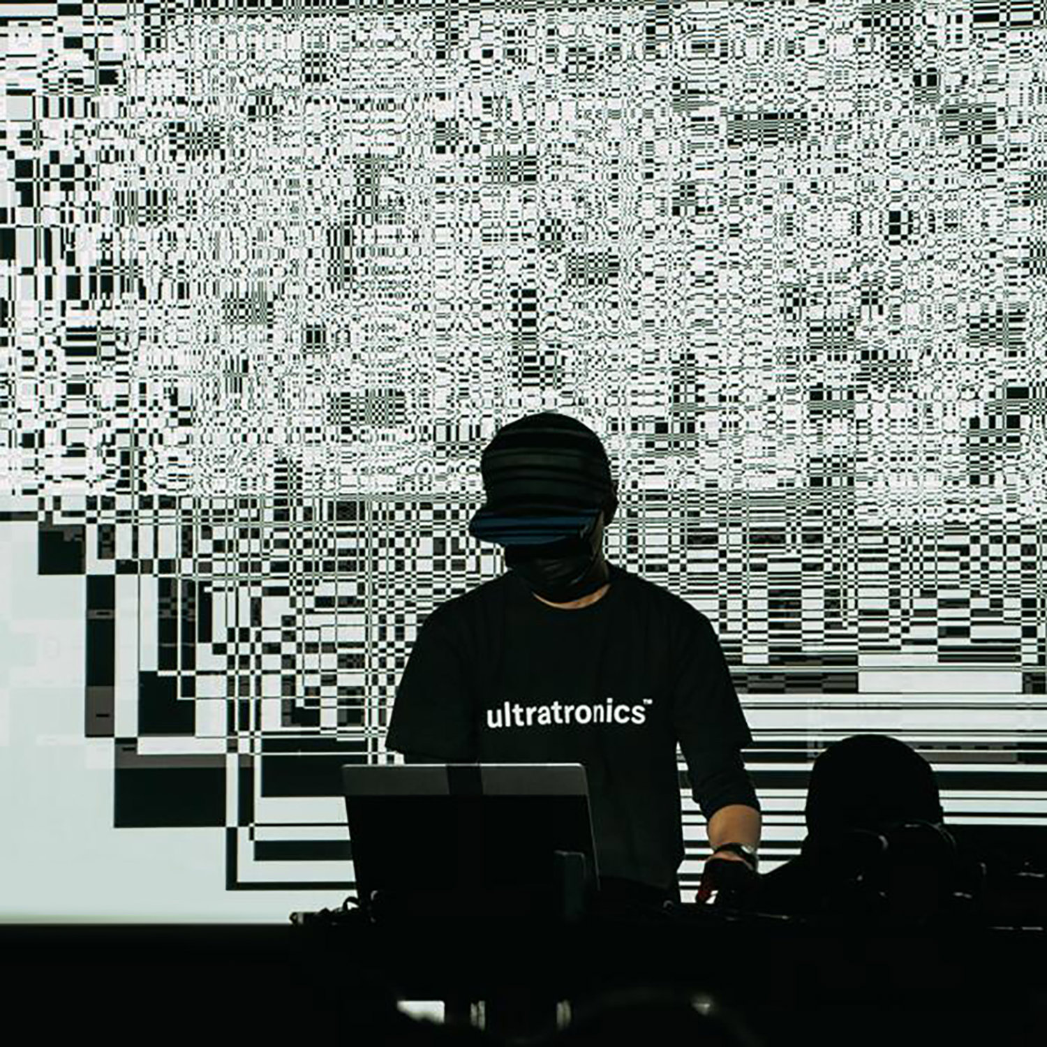 Ryoji Ikeda, allí donde el sonido se funde con la imagen