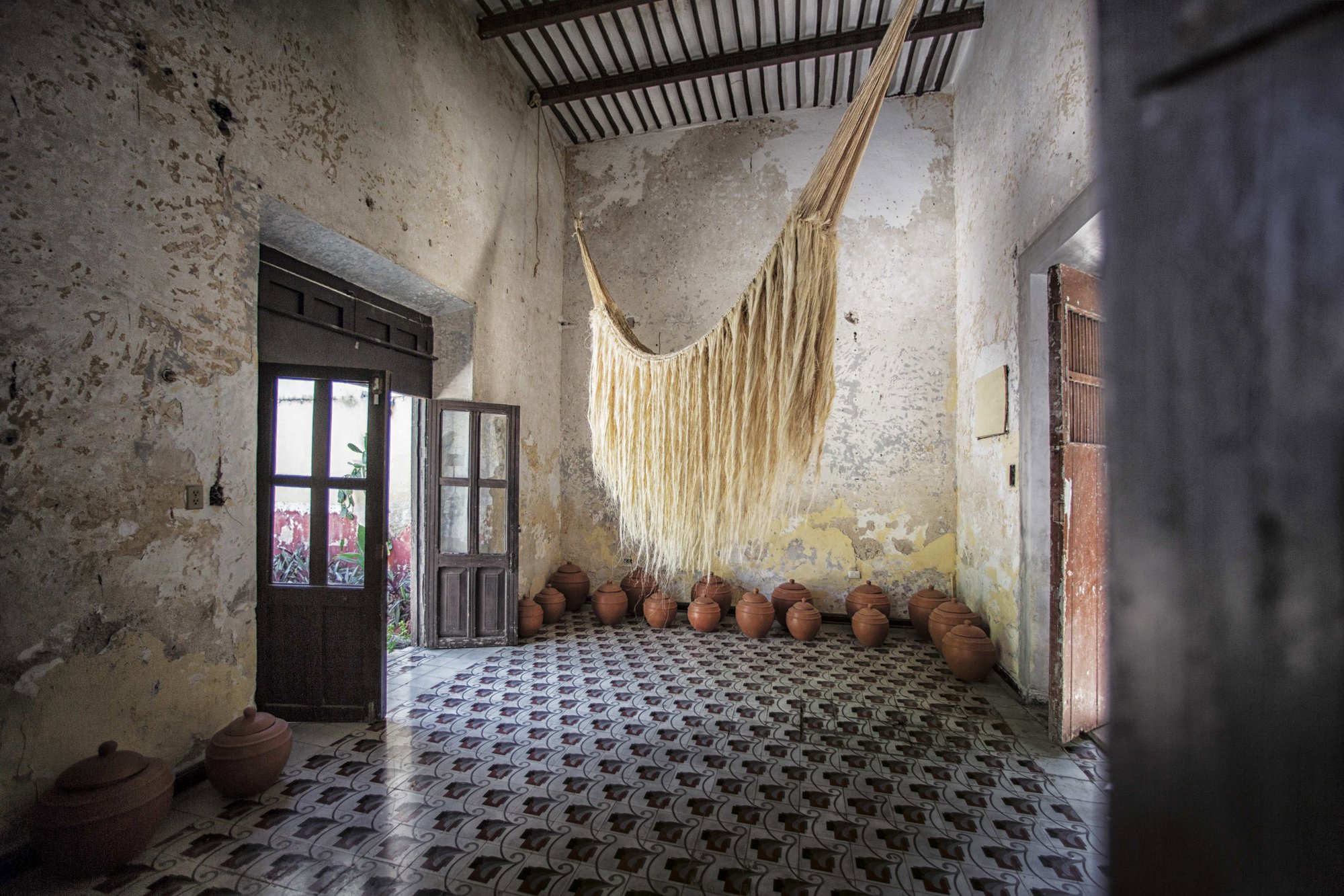 Hamaca Jacinto Castillo de los Sueños, de Angela Damman, hecha con fibra de henequén por artesanos tradicionales de Yucatán
