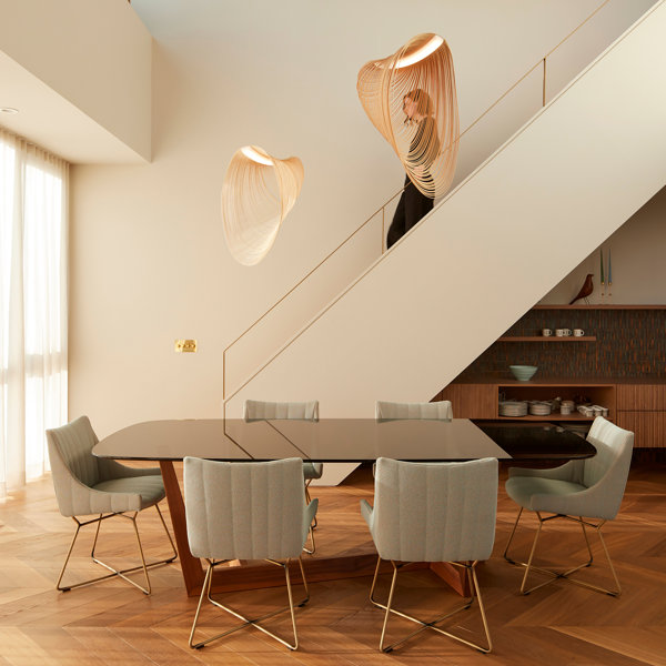 Ni dúplex ni tríplex: así es este multiplex rico en materiales, texturas y buen gusto