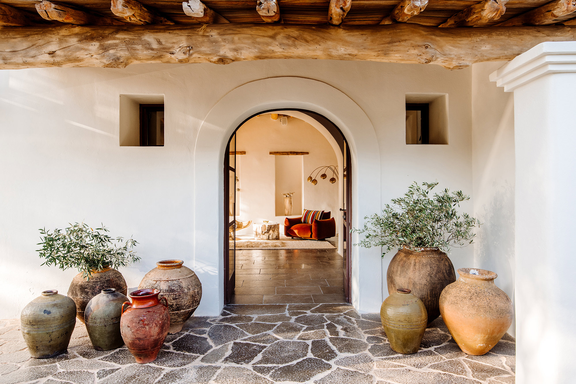 Piedra, madera y artesanía local