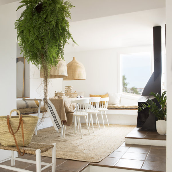 Así es la casa de verano de una arquitecta en Cadaqués llena de luz mediterránea 