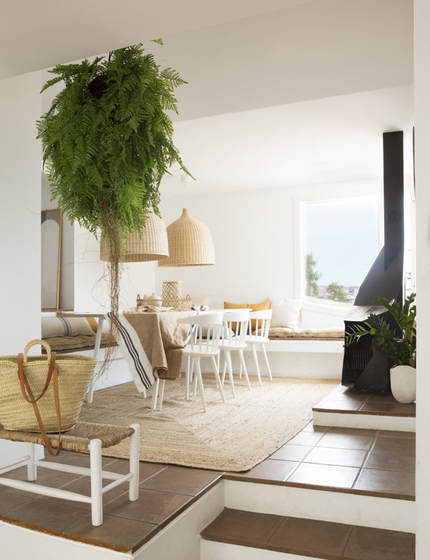 Así es la casa de verano de una arquitecta en Cadaqués llena de luz mediterránea 