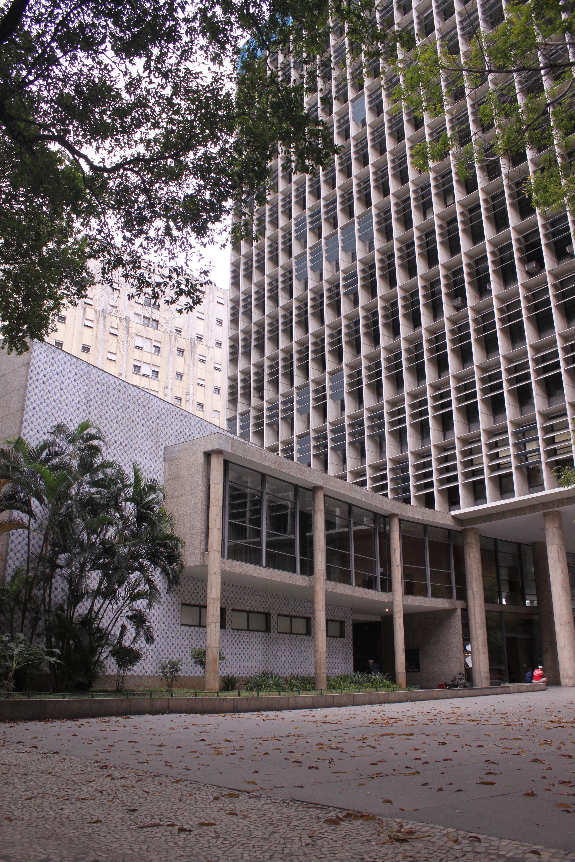 Ministerio de Educación y Salud de Río de Janeiro, un edificio proyectado por Lucio Costa, Oscar Niemeyer y Le Corbusier.