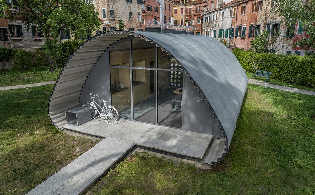 El prototipo Essential Homes está instalado en los Jardines de la Marinessa. 