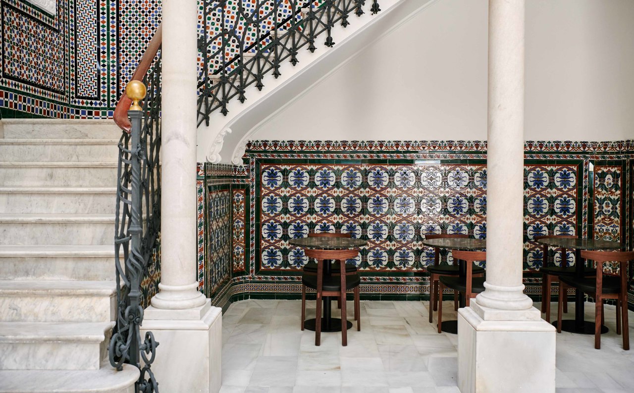 Fusión de estilos arquitectónicos y distintas épocas, definen el nuevo Nobu Sevilla. 