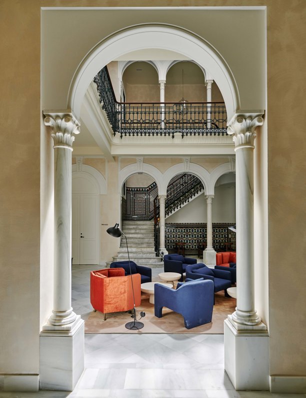 Alojarse en este hotel de Sevilla es darse un paseo por la historia de la ciudad 