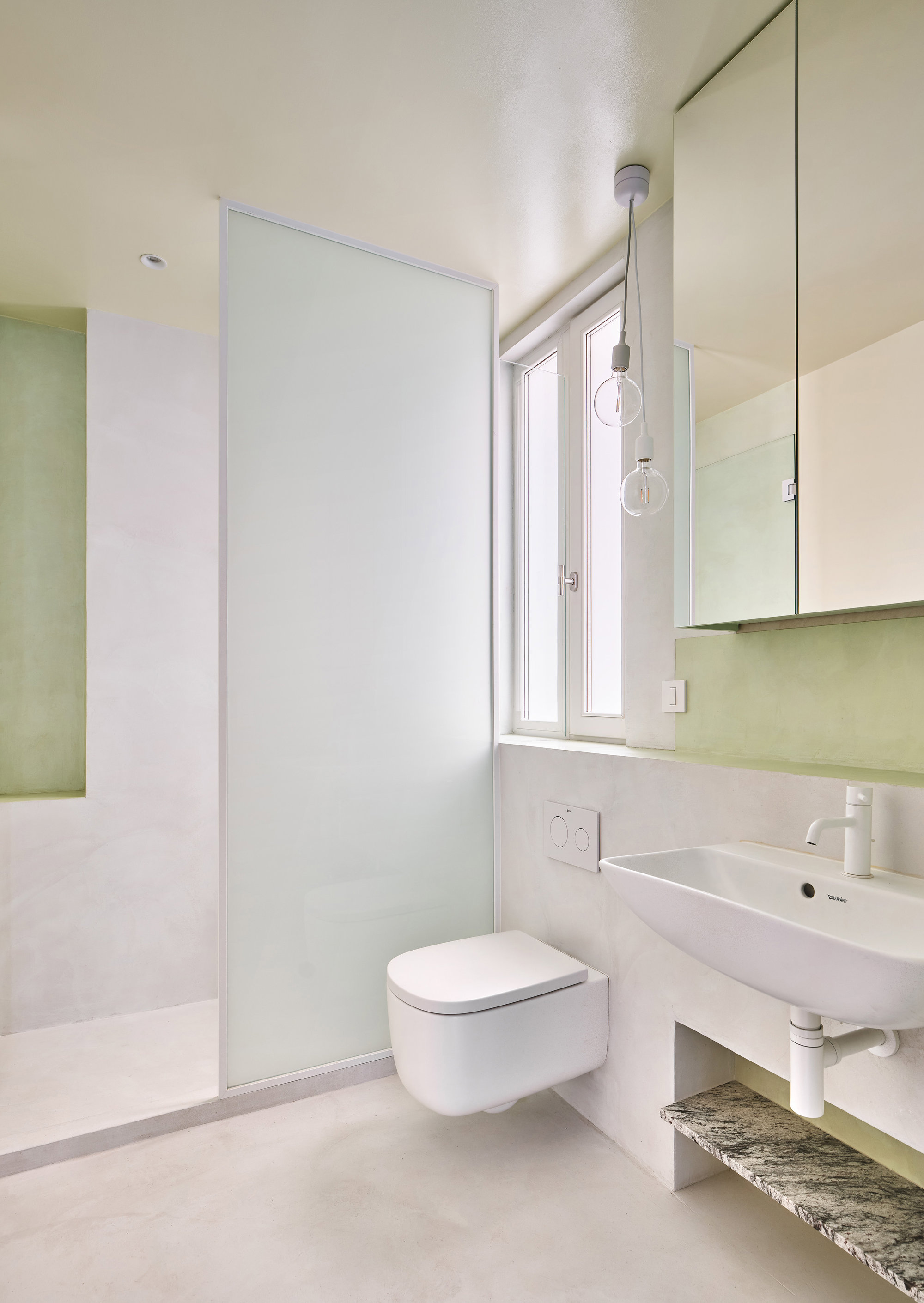 Baño amarillo y verde