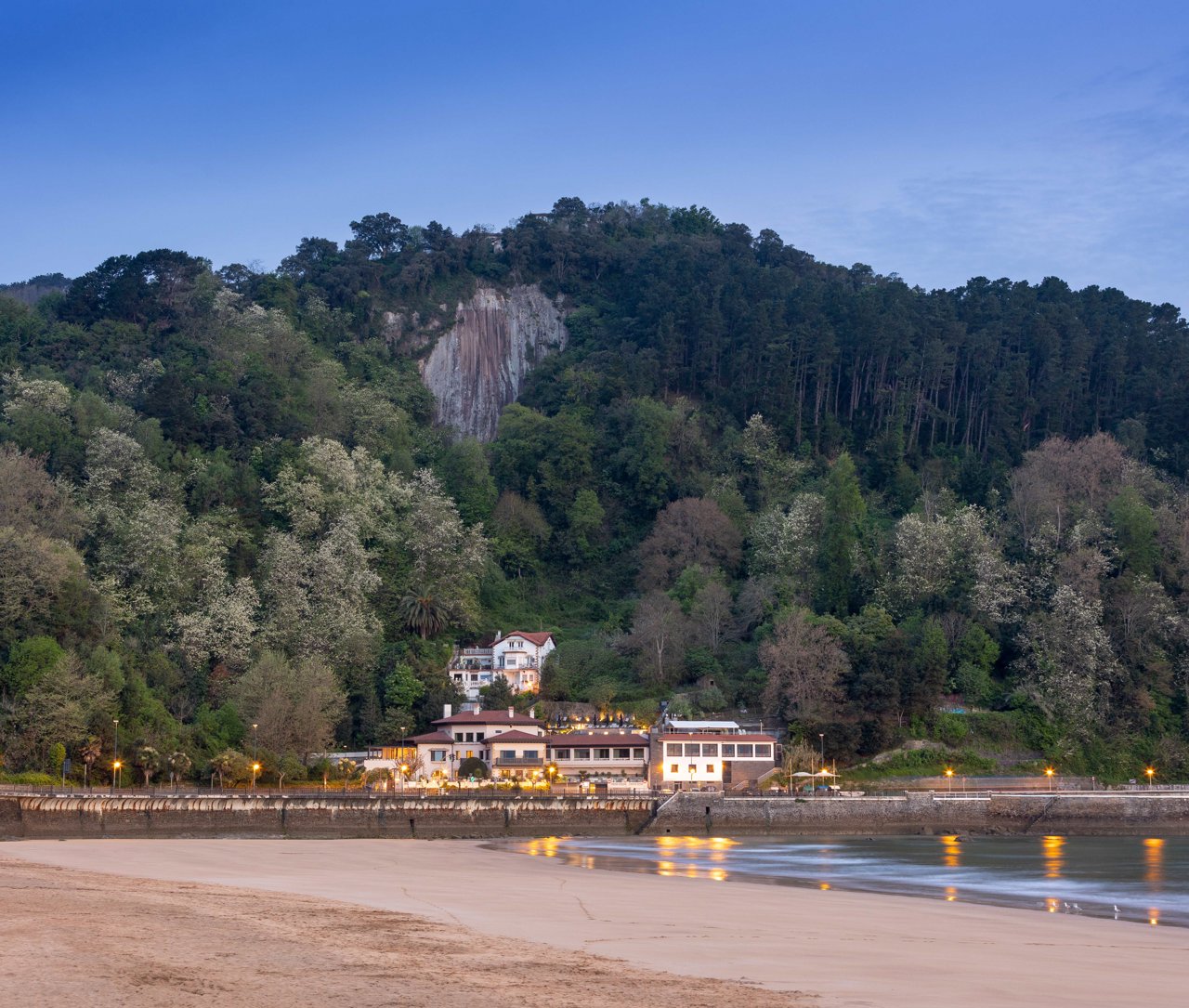 Vista del hotel desde la playa