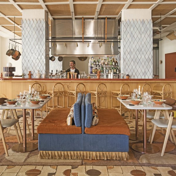 Aquí empezó todo: el primer hotel de Ibiza reabre sus puertas renovado y feliz