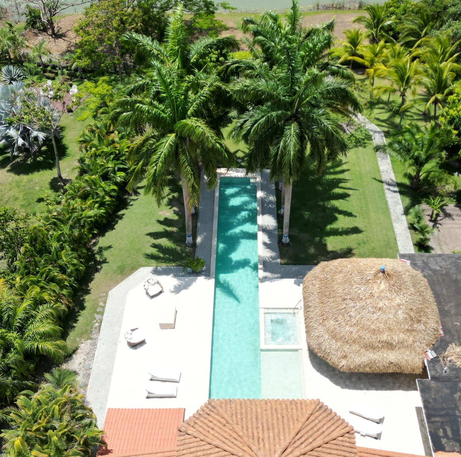 Rectangular y de agua turquesa, en Panamá