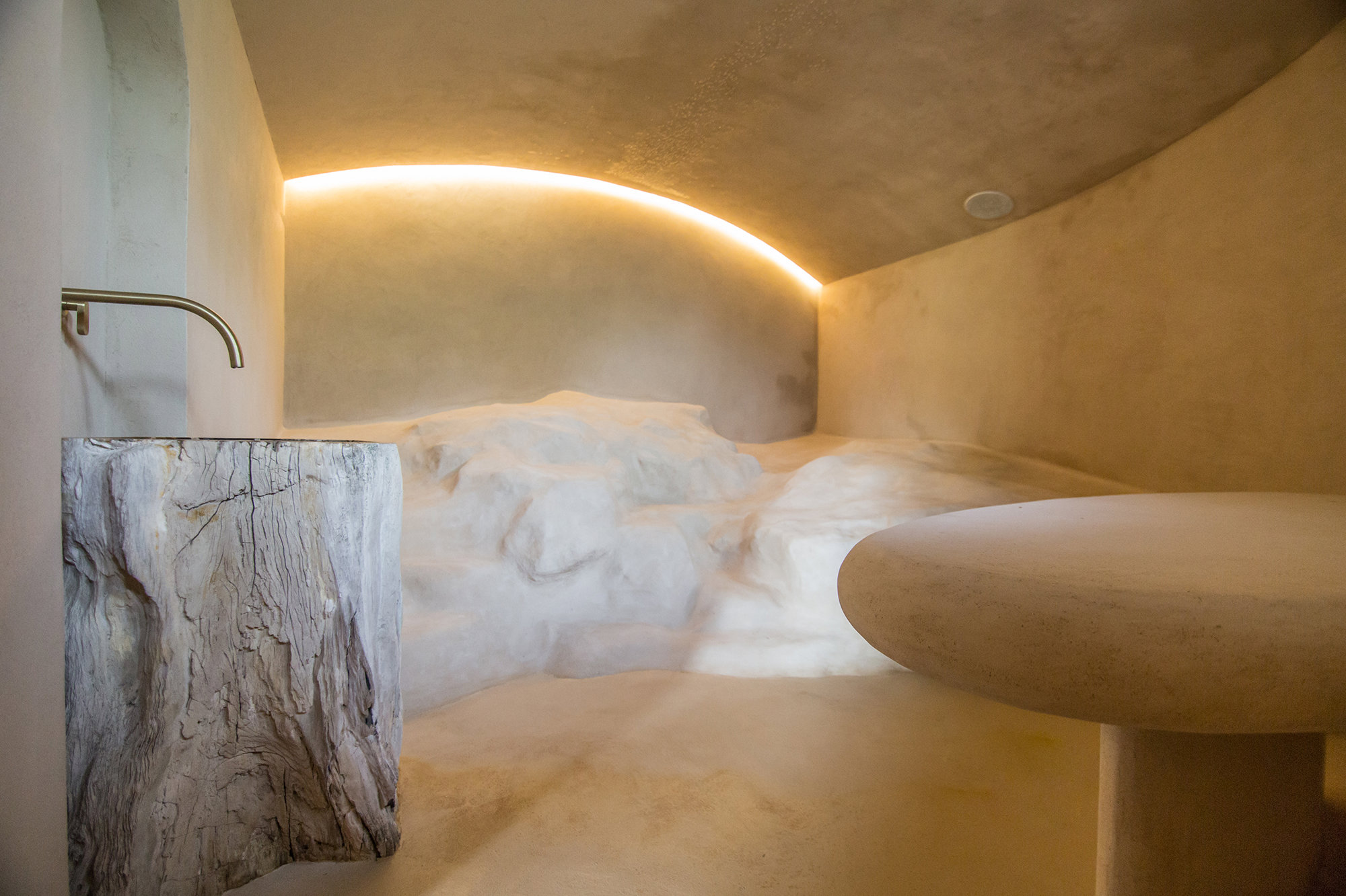 Una cueva convertida en un moderno hamman.