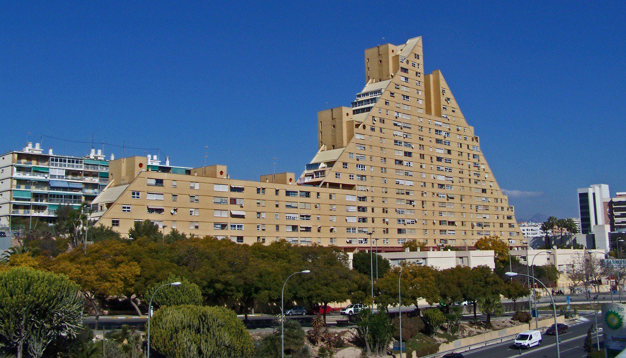 Edificio Montreal en Alicante, "la Pirámide"