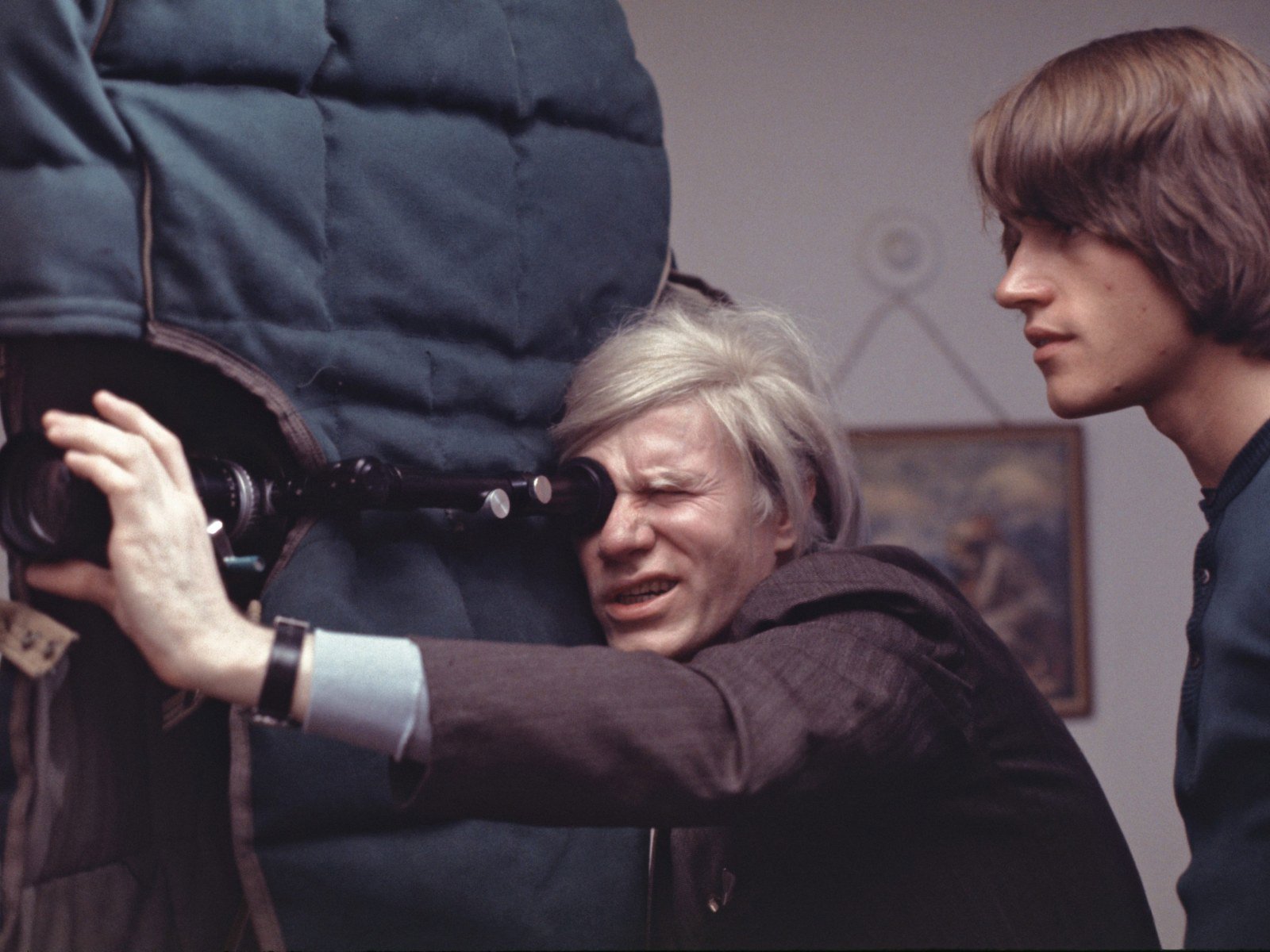 Andy Warhol y Jed Johnson durante el rodaje de la película 'Women in Revolt'.
