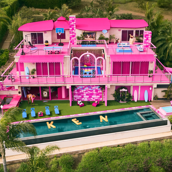 No es IA: La casa de Barbie existe, está en Malibú y ¡se alquila!