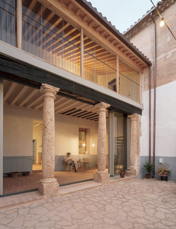 Vivir en una casa palacio de un pueblo de Cuenca: así es esta joya del Barroco recuperada