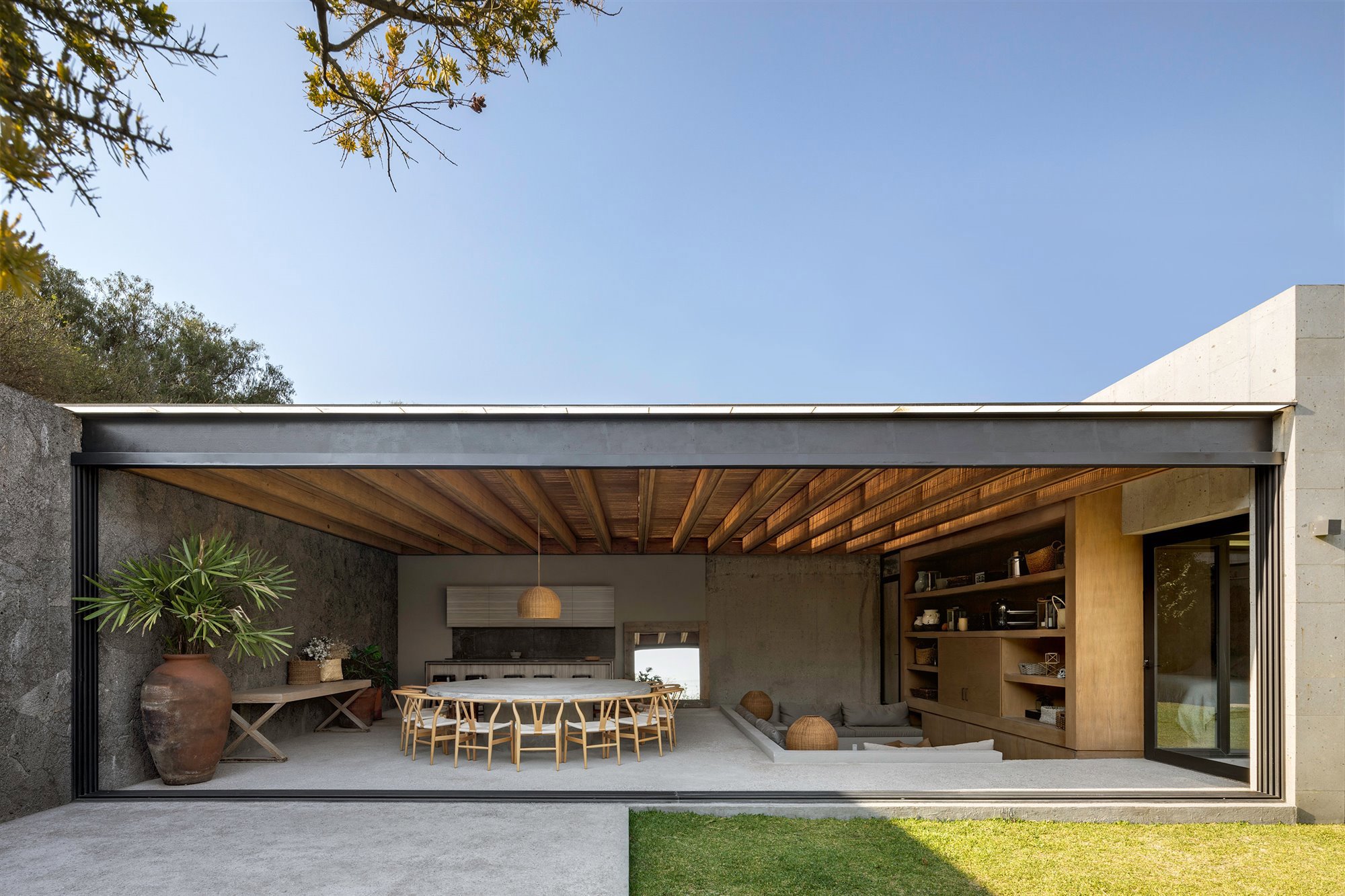 Casa en mexico con techos de madera porche