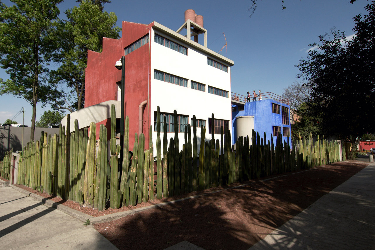Las dos casas estudios estaban separadas pero unidas por una pasarela e el piso superior.