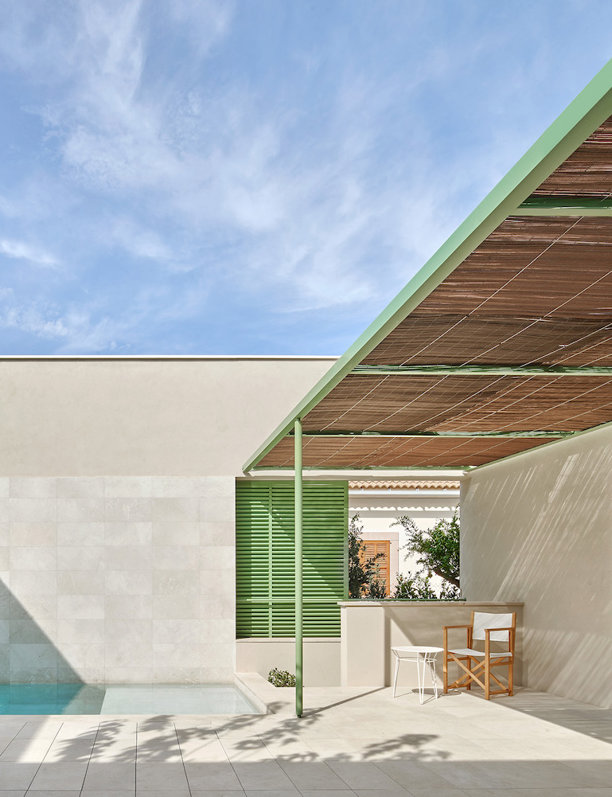 15 casas con PATIO interior que superan los mejores jardines y terrazas: son todo un respiro al aire libre