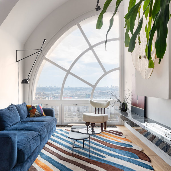 Este moderno ático de dos plantas tiene la mejor ventana de la ciudad y nadie puede negarlo