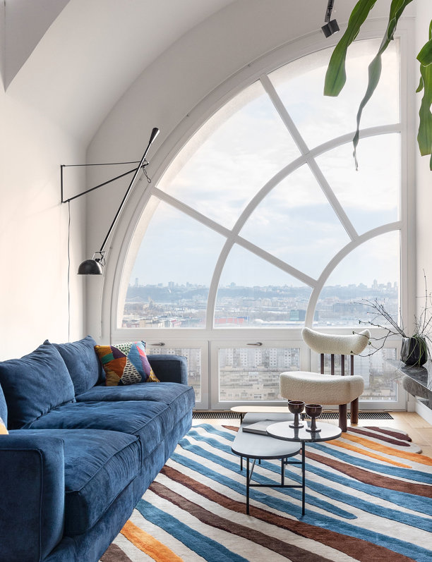 Este moderno ático de dos plantas tiene la mejor ventana de la ciudad y nadie puede negarlo