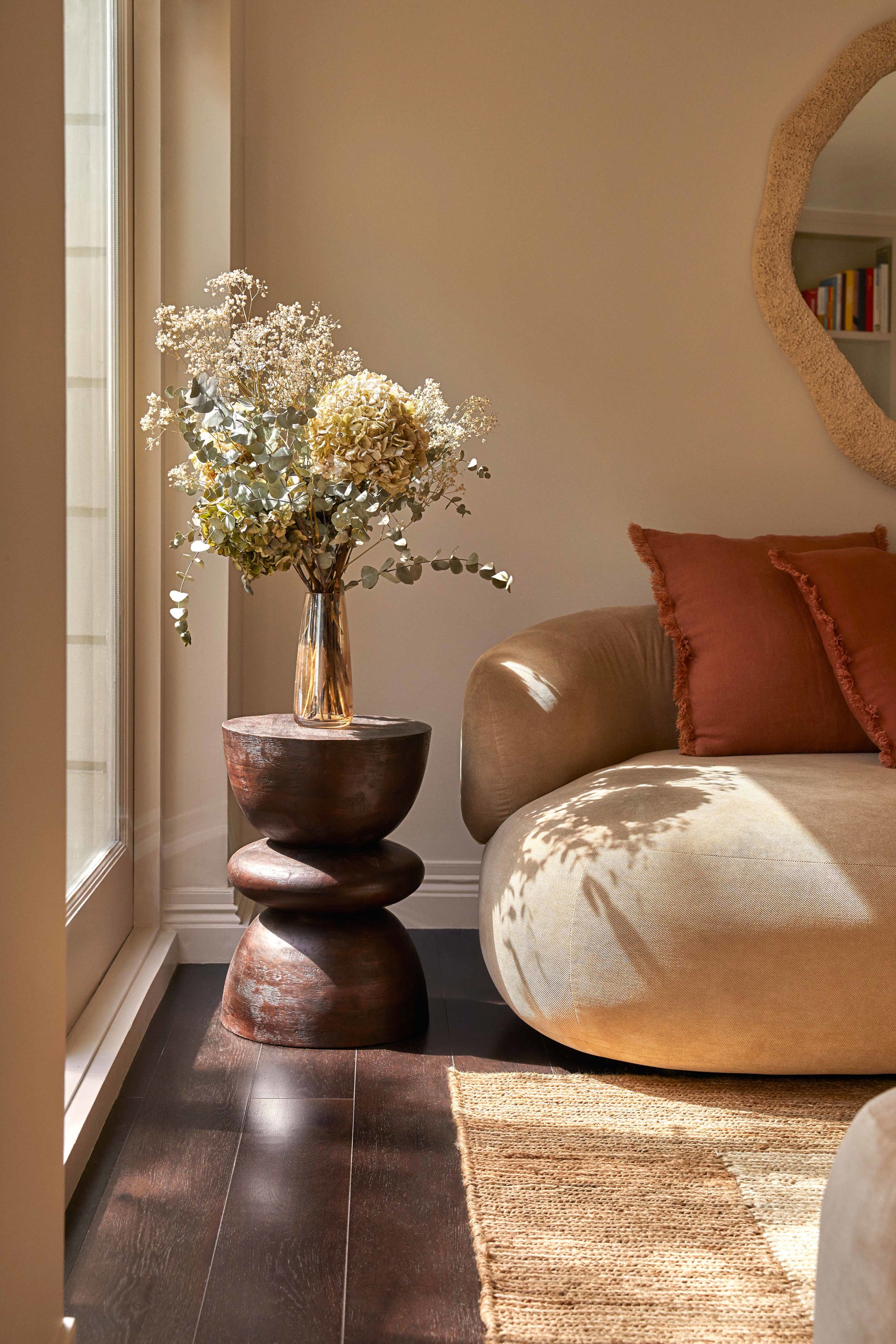Westwing x Bettina Looney (41) Sofa´ ALBA, Mesa auxiliar BENNO