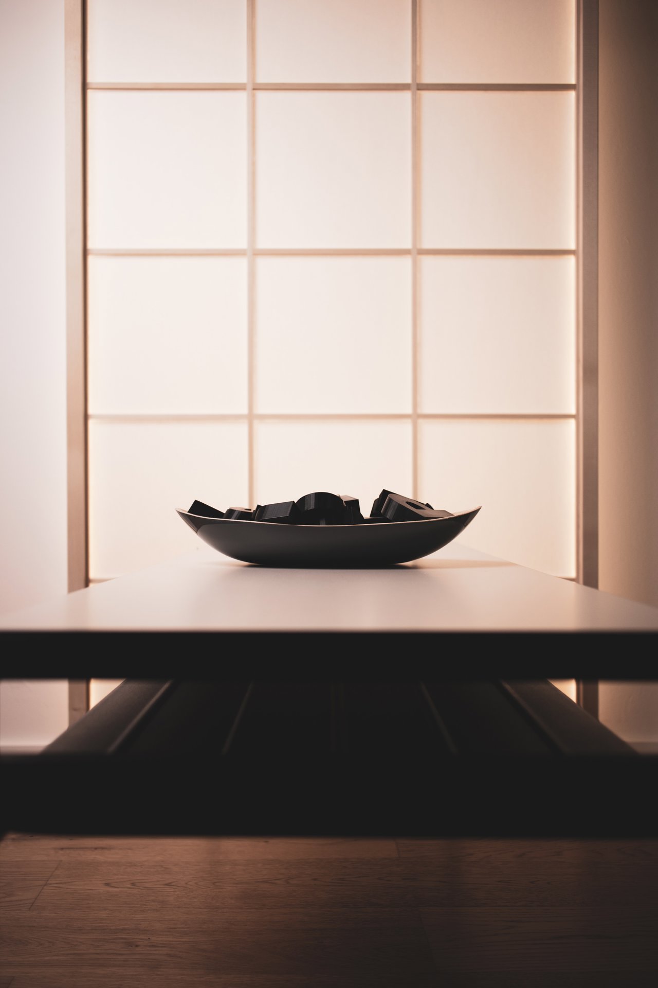 Además de como puertas correderas, los paneles Shoji pueden funcionar como ventanas, dejando pasar la luz y creando privacidad.