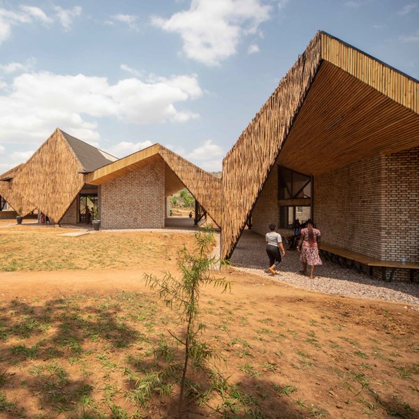 Arquitectura que salva vidas: un centro comunitario en Ruanda flexible y eco