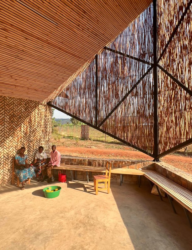 Arquitectura que salva vidas: un centro comunitario en Ruanda flexible y eco