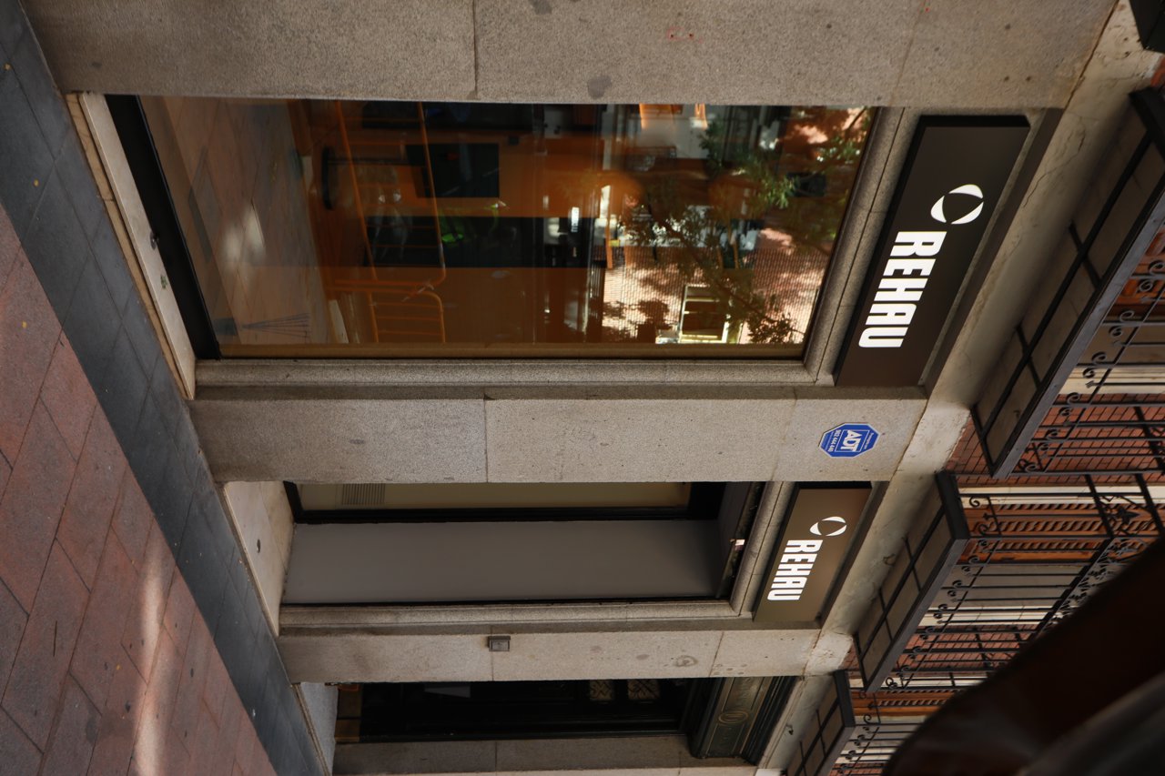 Exterior del flagship de REHAU