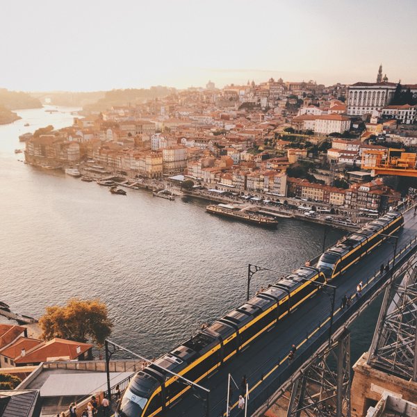 Fuera de circuito: Oporto en 8 edificios desconocidos