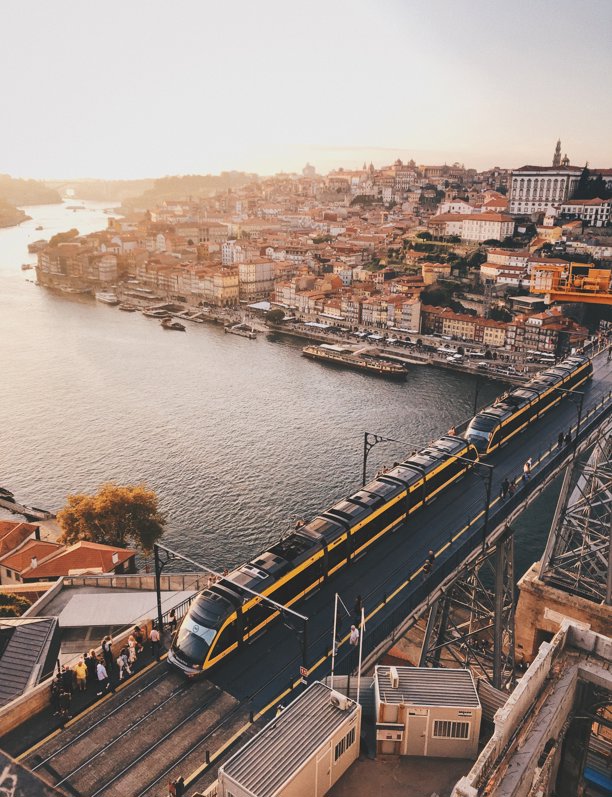 Fuera de circuito: Oporto en 8 edificios desconocidos