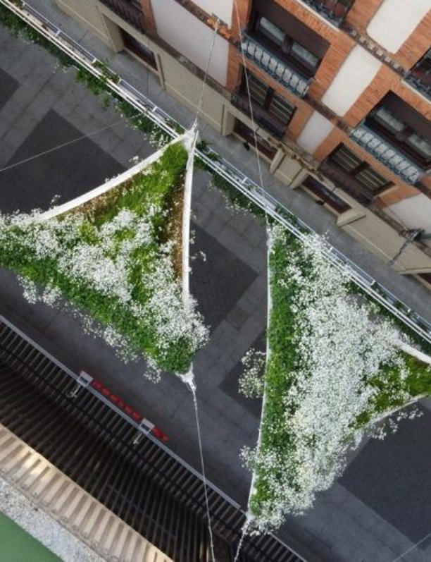 Los jardines flotantes de Alicante que dan sombra y refrescan las calles son una revolución mundial