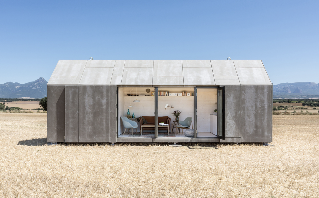 El sueño de cualquier trashumante: una casa que puedes llevarte a donde quieras. Eso es lo que propone el estudio Ábaton con su casa transportable ÁPH80-A.