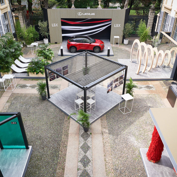 Lexus celebra en Milán la llegada del Nuevo LBX con una original presentación 