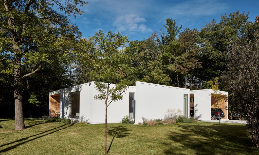 Encontramos la casa unifamiliar prefabricada PERFECTA: de estilo minimalista, con patio interior y garaje
