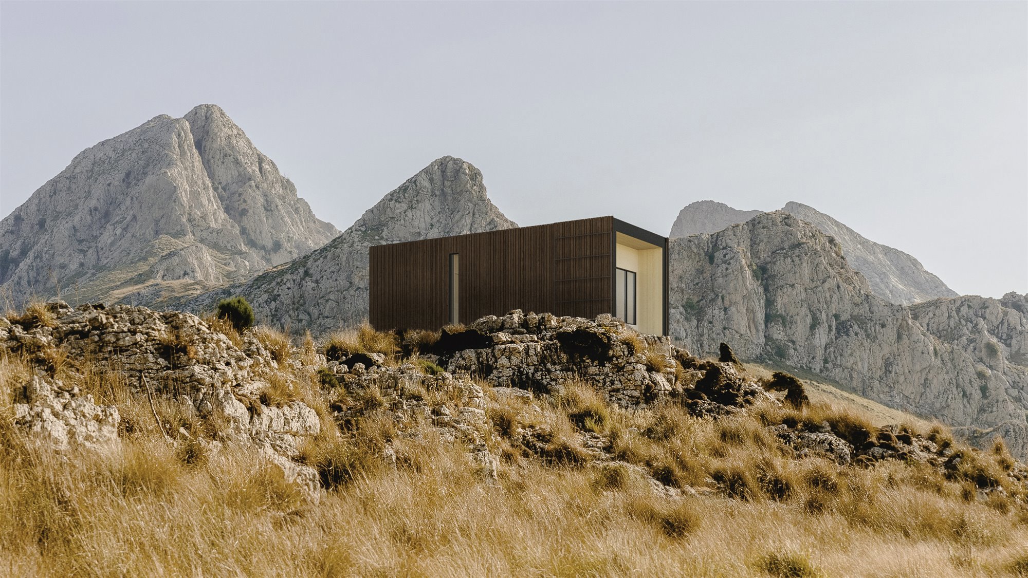 La cabaña se construye en fábrica y después se transporta hasta su lugar de instalación. En la web de Onarc aseguran que queda lista para ser utilizada el mismo día. 