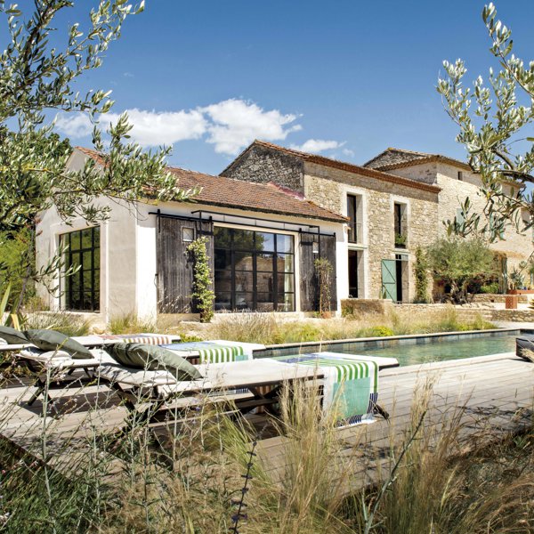 De granja de piedra centenaria a casa de lujo sin perder su encanto rural