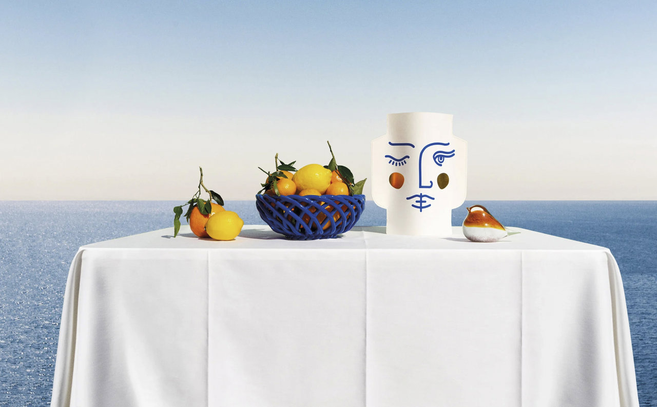 Bodegón como homenaje al pintor realista David Ligare, con el diseño Janus junto a la cesta cerámica Sicilia y el pájaro de cristal Atlas