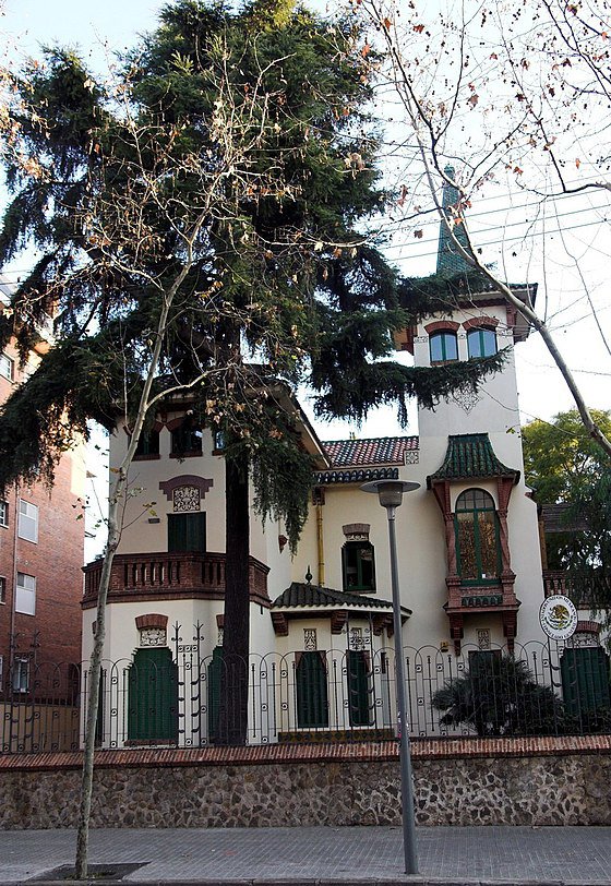 Actualmente es la sede del Consulado General de México. 