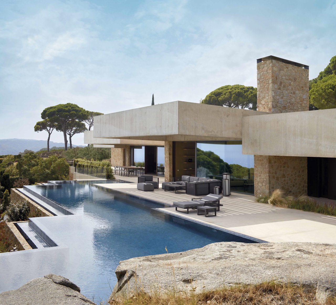 Casa La Roca, cera de Barcelona, de Ramón Esteve, exponente del Mediterráneo contemporáneo. 