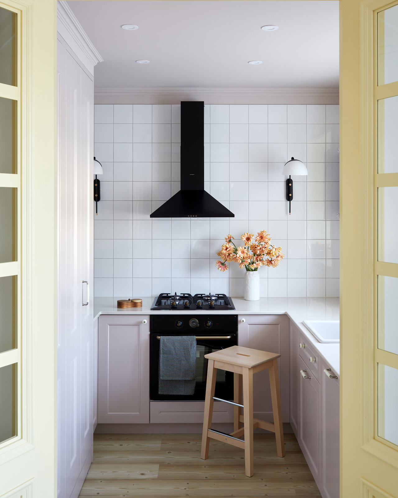 Cocina pequeña azulejos blancos