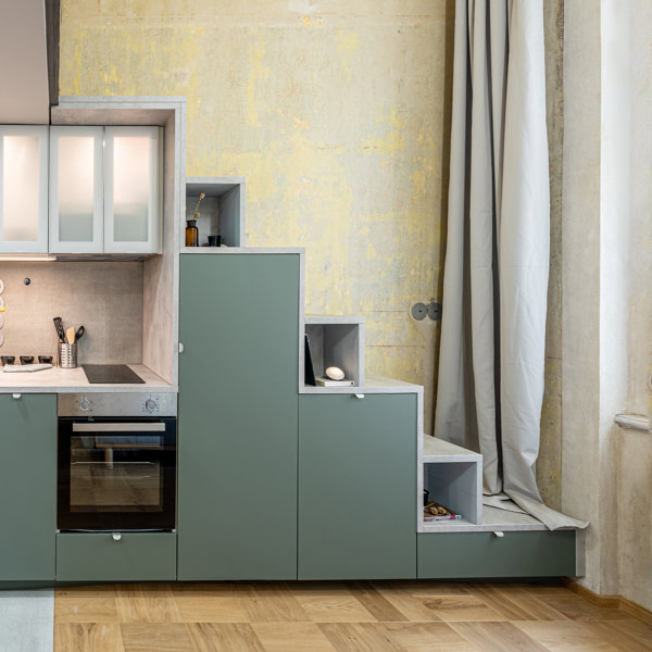 Dos mini casas gemelas de estilo industrial diferentes solo por el color