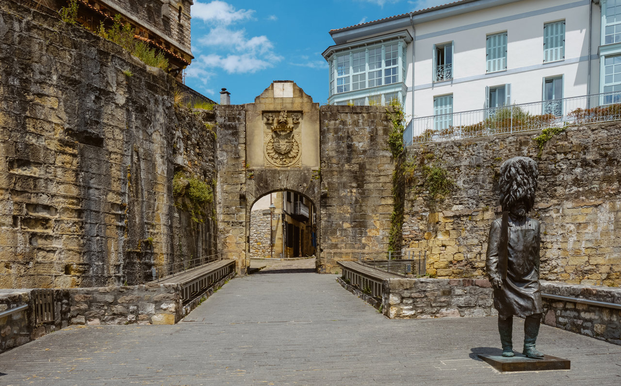 Puerta de Santa María en Hondarribia